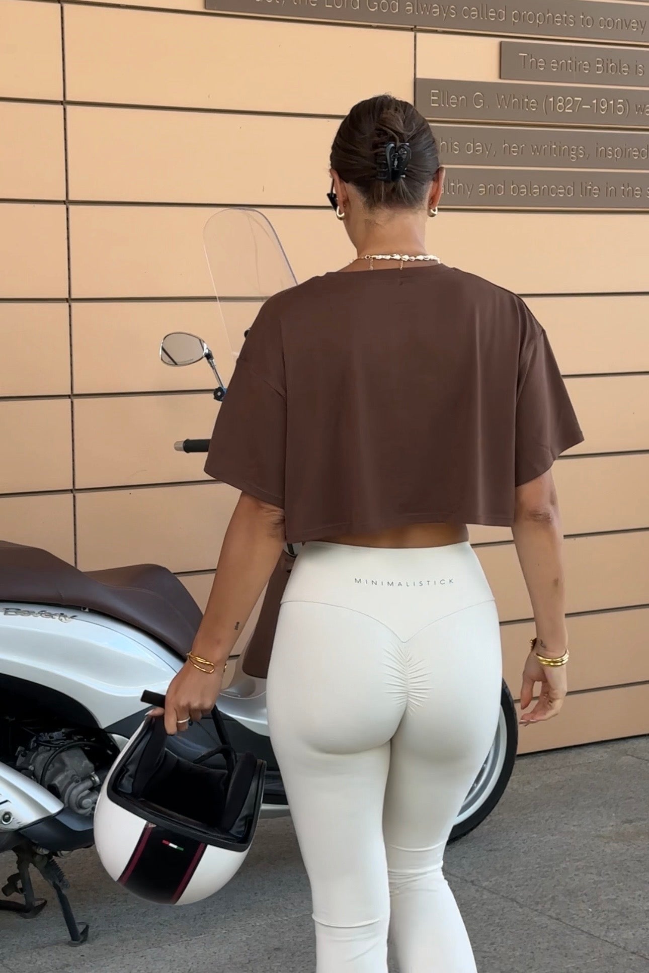 Volný Crop top UMBER