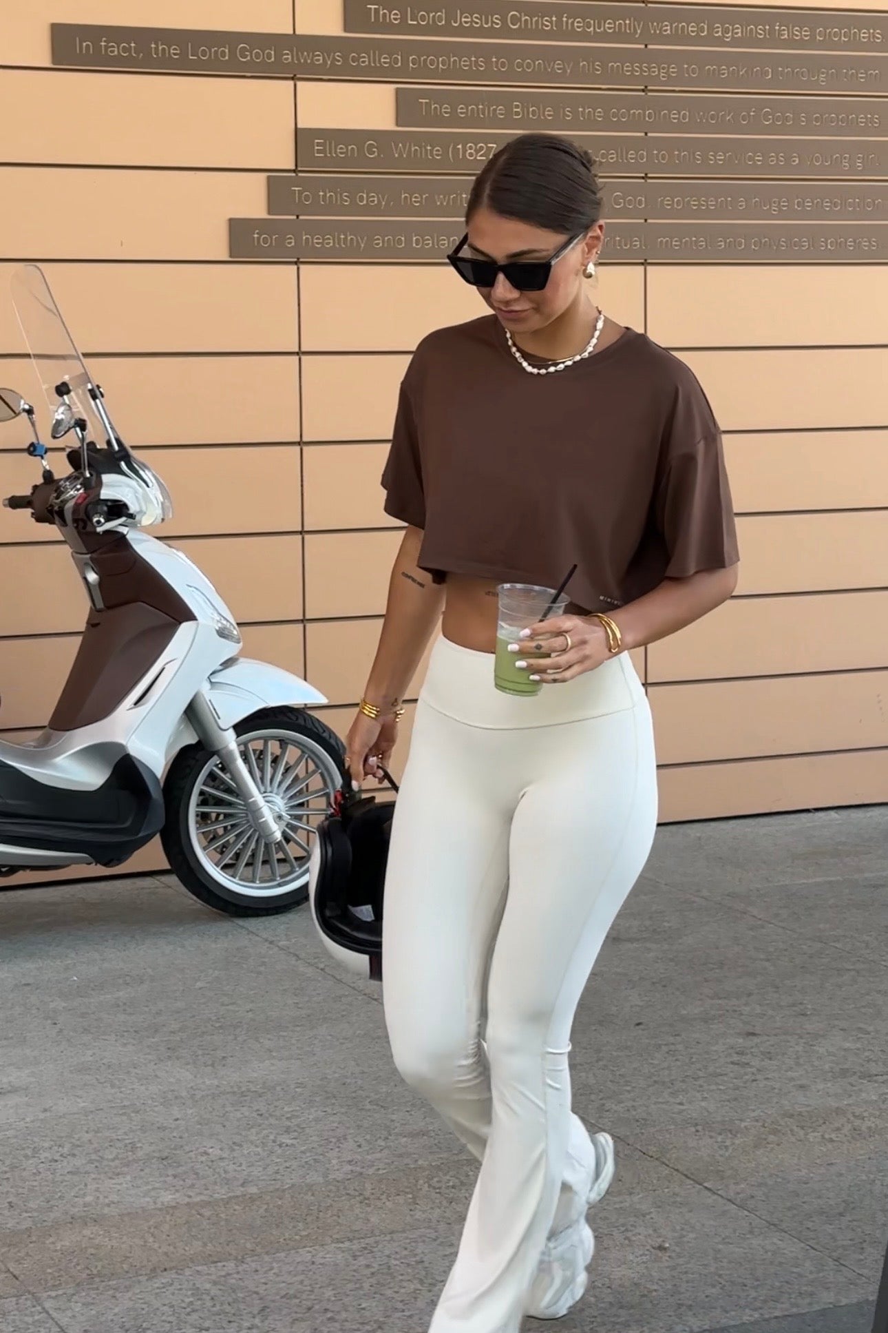 Volný Crop top UMBER