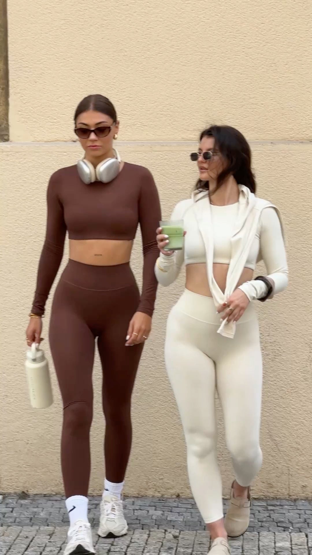 Long Sleeve Crop top s vnitřní podprsenkou SAND