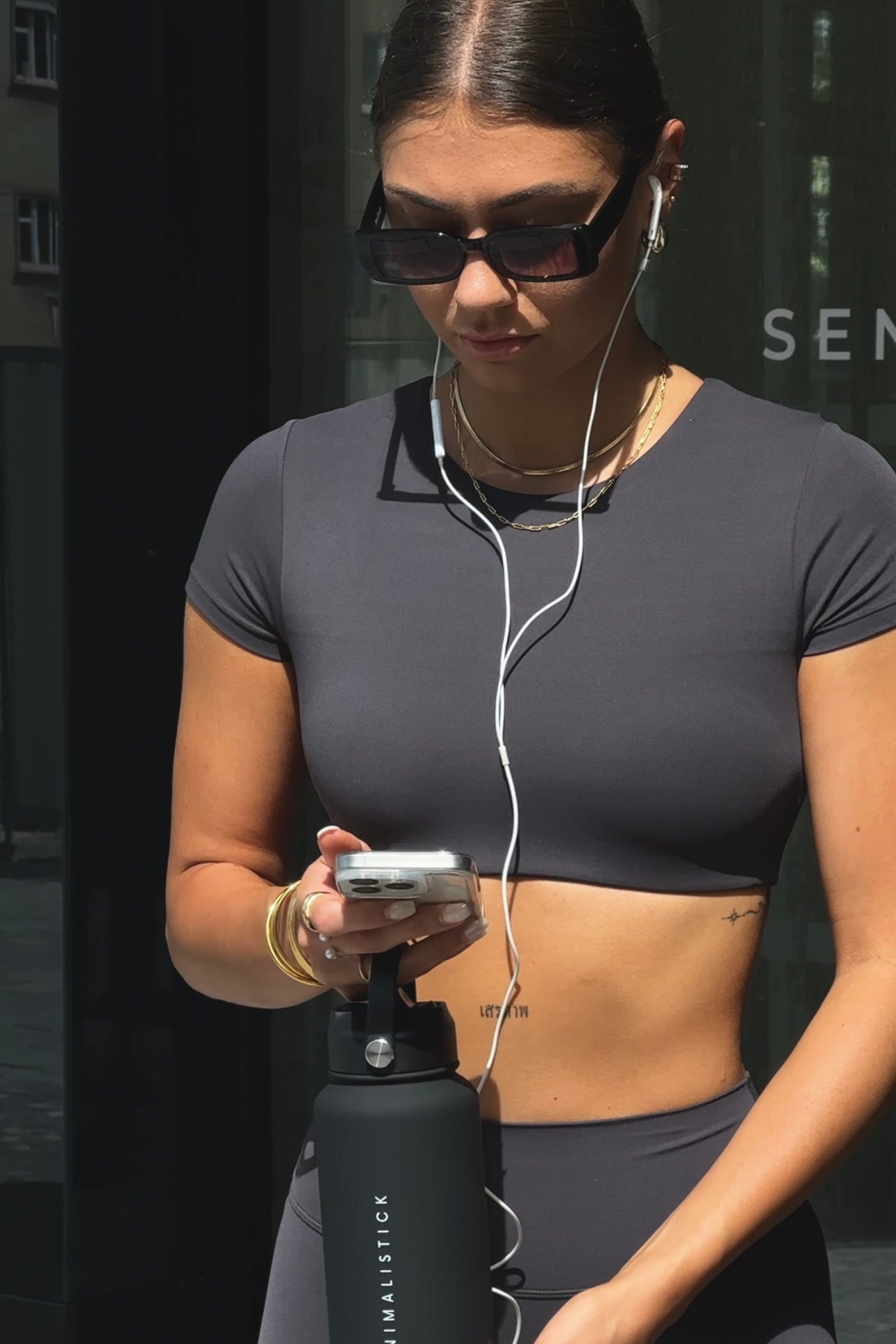 Crop top s vnitřní podprsenkou STONE