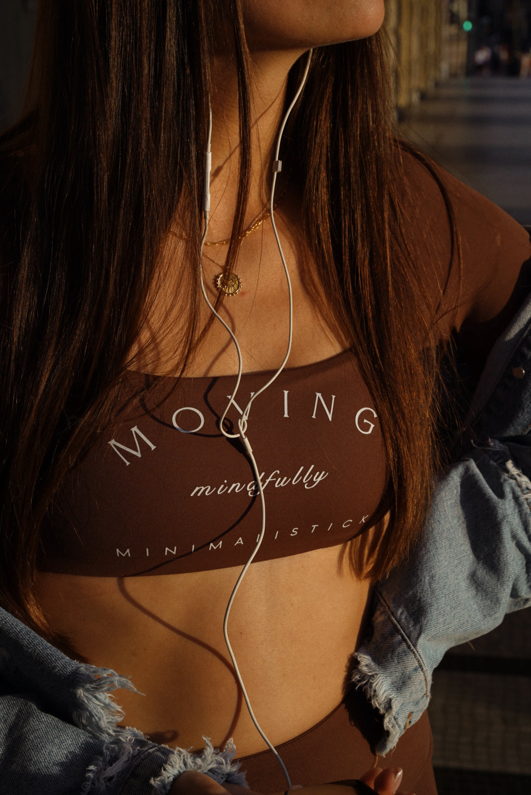 Sportovní Crop top Moving Mindfully EARTHY