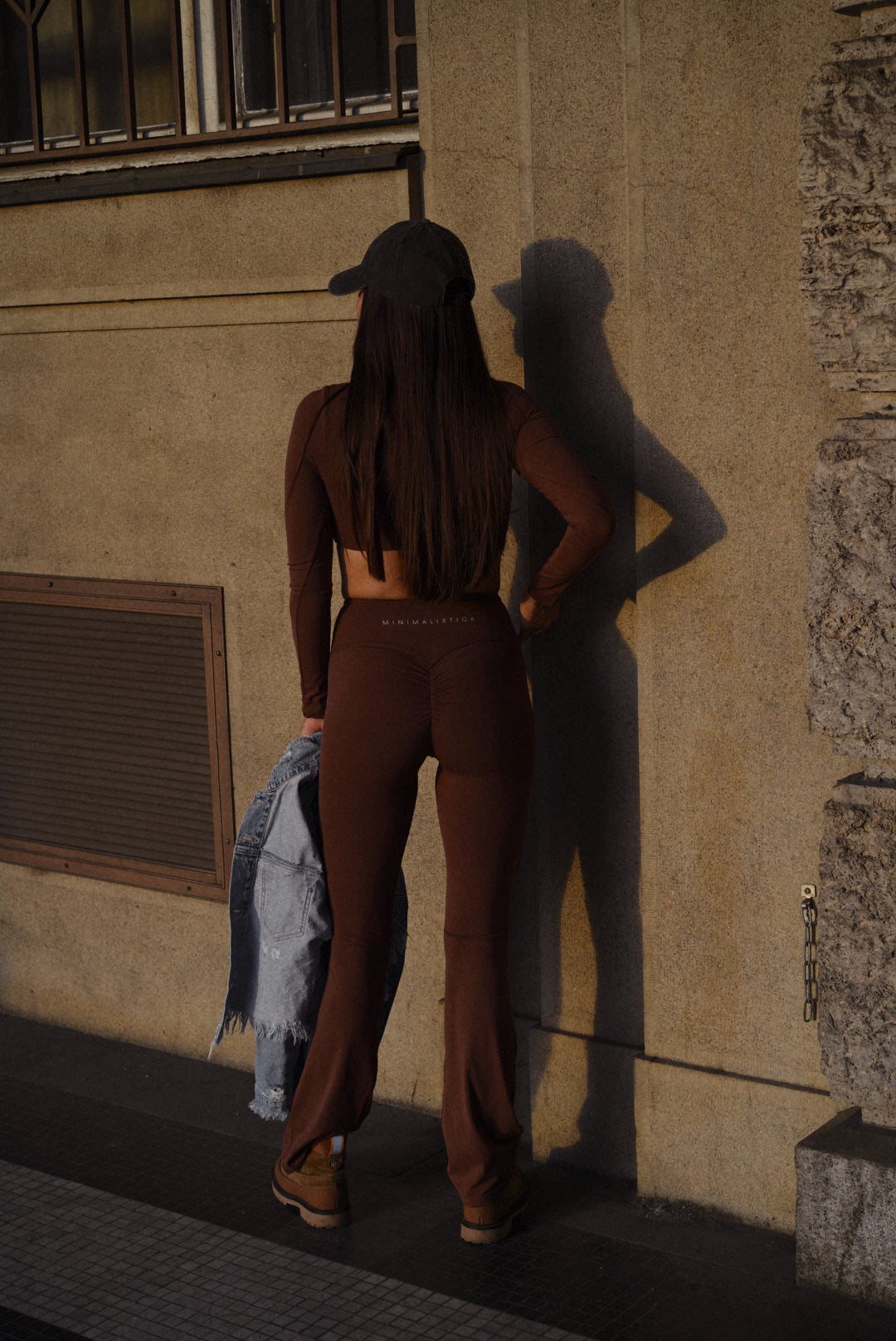 Sportovní Crop top Moving Mindfully EARTHY