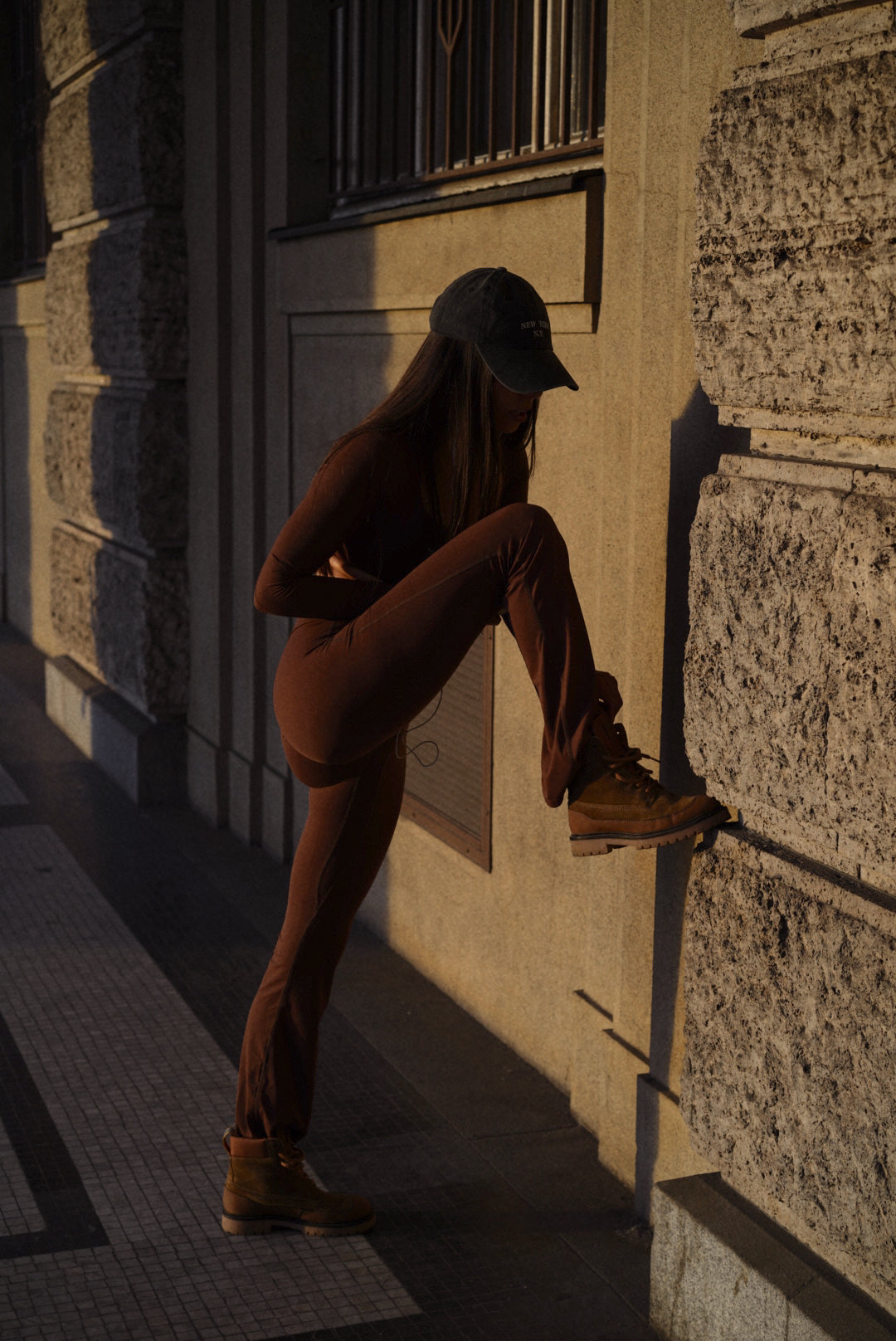 Sportovní Crop top Moving Mindfully EARTHY